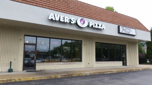 Aver's Pizza Exterior